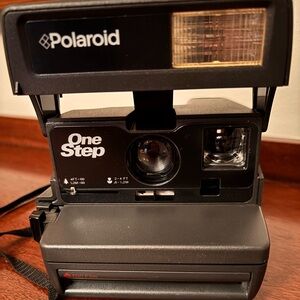 Polaroid OneStep 600 Instant Camera - Black